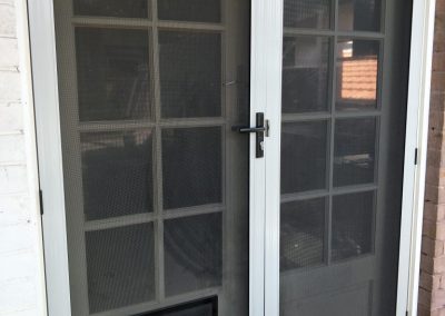 SSS-Sliding-Security-Rated-Double-Doors-crimsafe-SSS-Hinged-Security-Rated-Marine-Grade-316-Stainless-Steel-Mesh-Triple-lock-pet-door-768x10